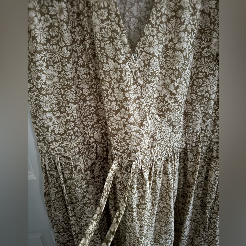 Christy Dawn ‘Dawn dress’ in  Daisies Olive Size Small - Picture 2 of 3